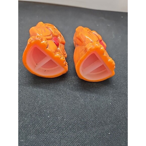 Basset Hound Dog 1970s Plastic Salt and Pepper Shakers MCM - Picture 3 of 4